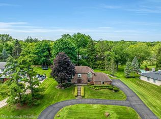 3129 Parkland Dr, West Bloomfield, MI 48322