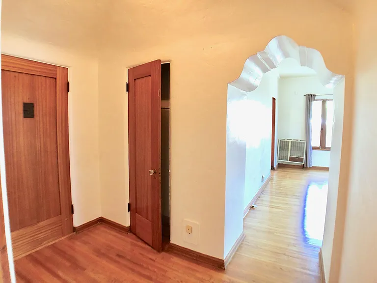 1352 W 10th St #3 — Photo 15