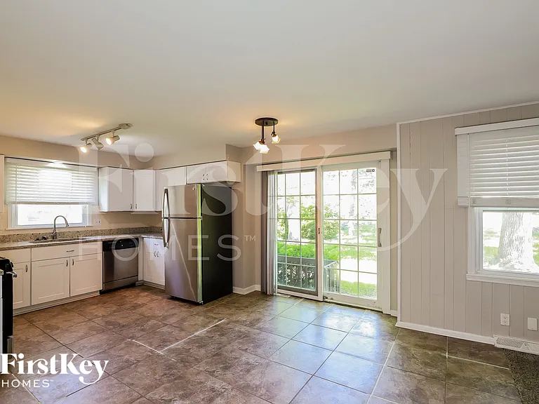 8408 W 89th St — Photo 5