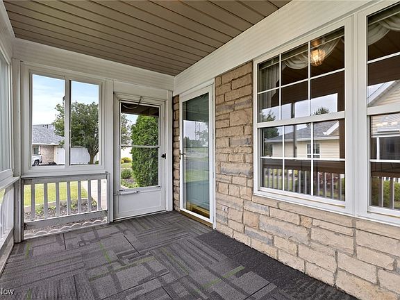 4th image of 711 Villa Dr