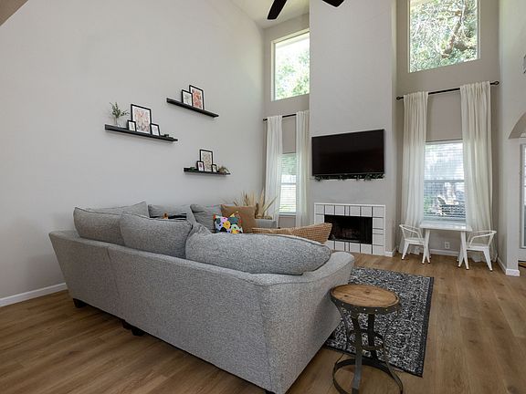 5th image of 747 Cedar Leaf Cir