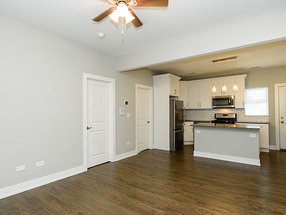 3rd image of 4753 N Leavitt St #2