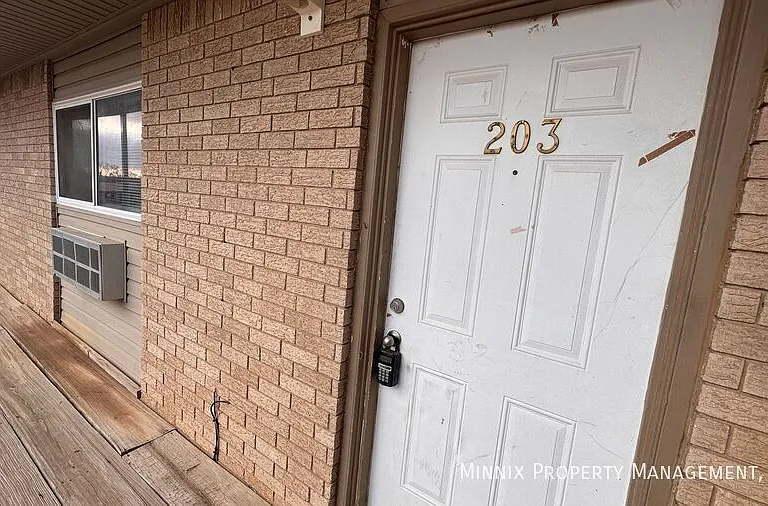 711 S Austin Ave #203 — Photo 4