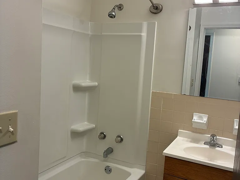 2505 Foxchase Ct W — Photo 4