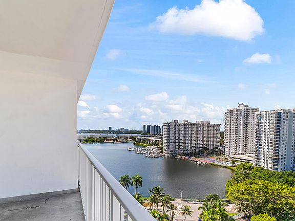 4th image of 2801 NE 183rd St #2801W1603