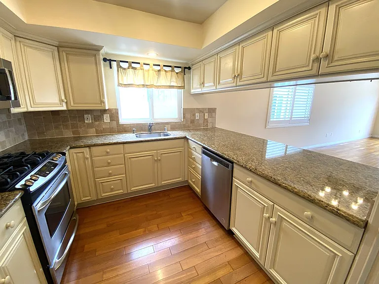 1525 Carver St — Photo 11