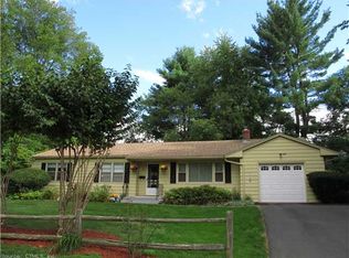 8 Andrea Ln, Bloomfield, CT 06002