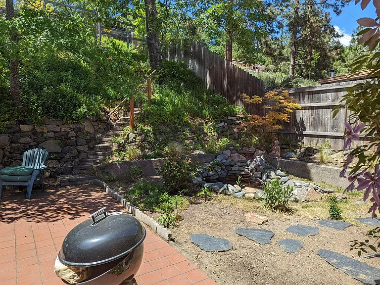 Courtney St — Photo 11