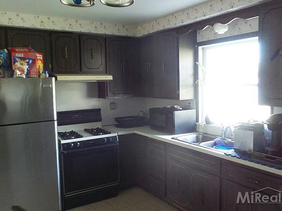 2nd image of 16475 Curtis St