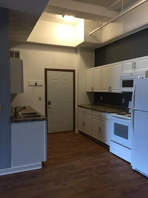 Studio, 800 sqft, $775 — Photo 2