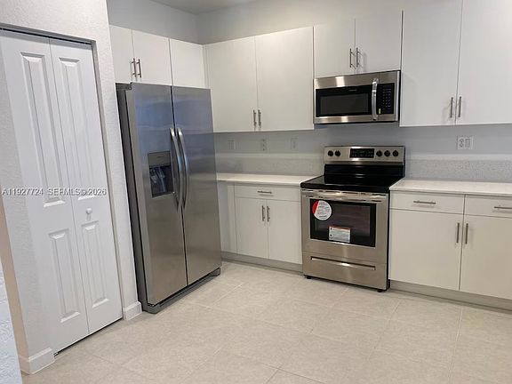 4th image of 2603 SE 11th St #603