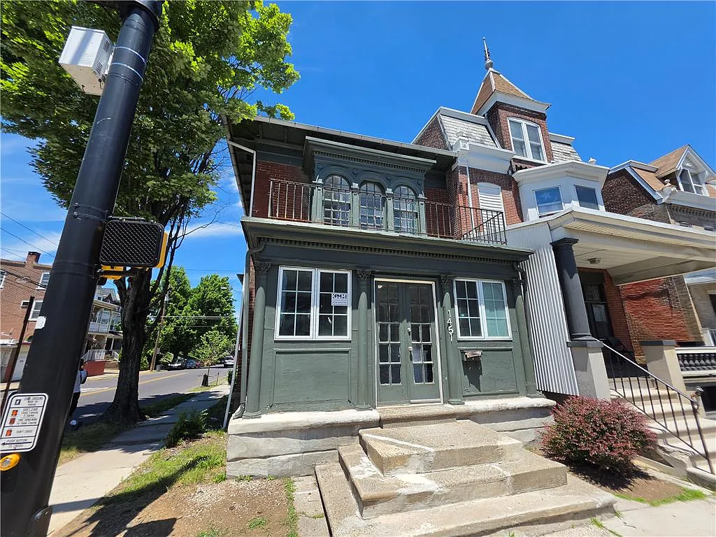 2 bed, 1.0 bath, 1200 sqft, $1,650 — Photo 1