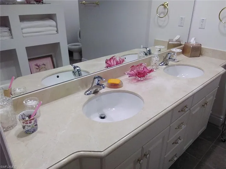 5068 Annunciation Cir #4201 — Photo 16
