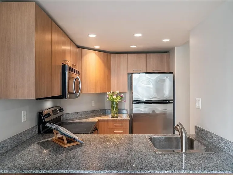 1212 Howe St #404 — Photo 2