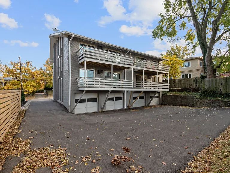 2821 Griffiths Ave — Photo 18