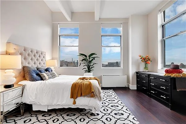 Sold by R New York | media 4