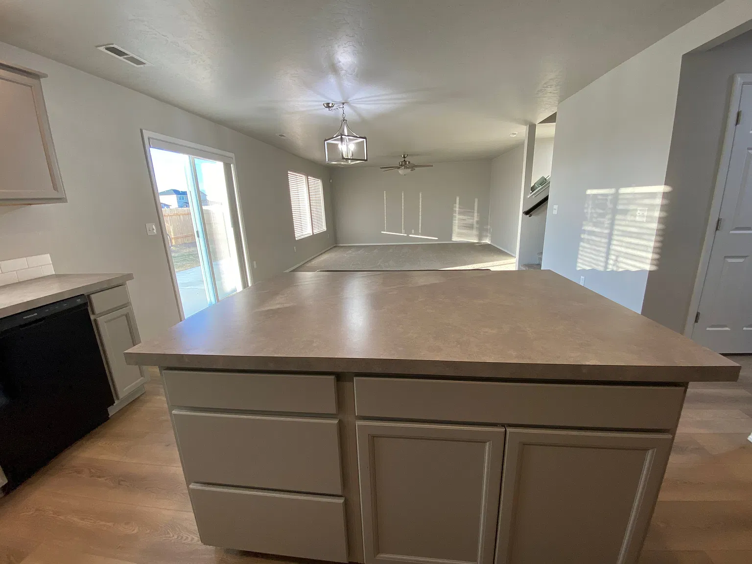 4 bed, 2.5 bath, 2544 sqft, $2,600 — Photo 3