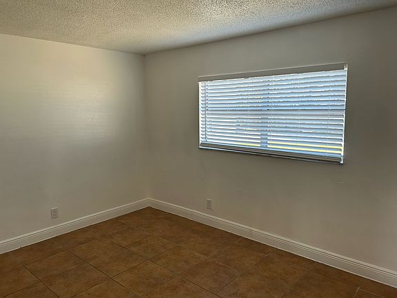 3rd image of 401 SW 13th Pl APT 702