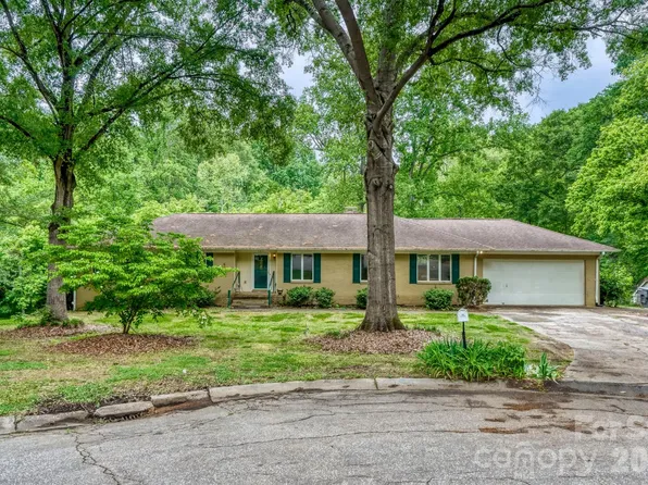 121 Edgerly Ct, Charlotte, NC 28214