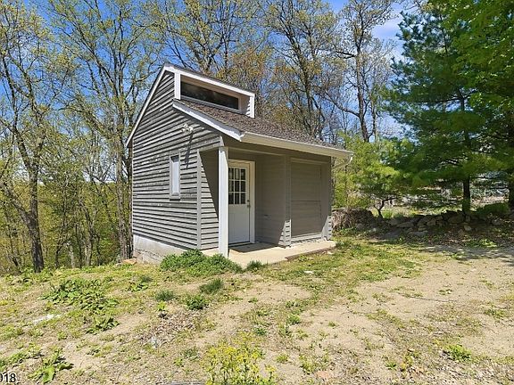 4th image of 26 Hillview Ter