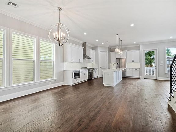 4th image of 215 14th St