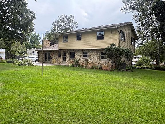 4th image of W275N4880 S Courtland Cir