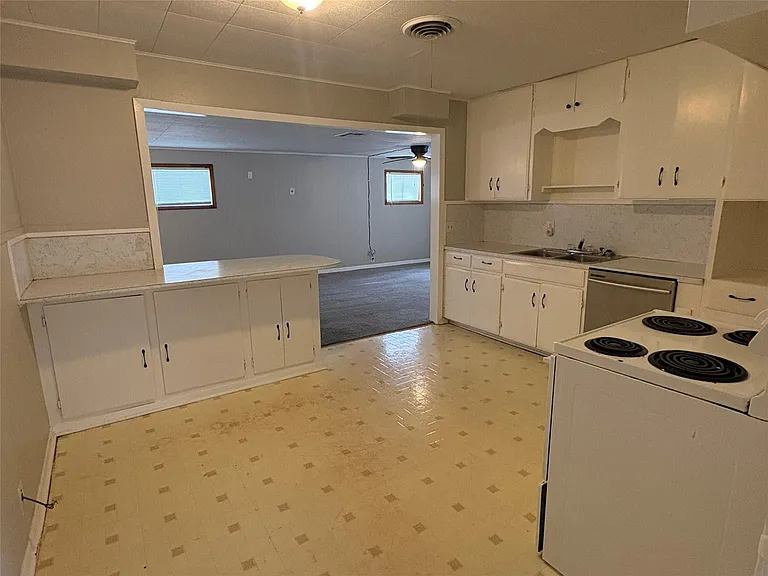 118 Jonquil St — Photo 2