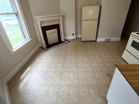 3rd image of 219 Eaton Ave