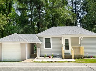 394 Douglas St, Uxbridge, MA 01569