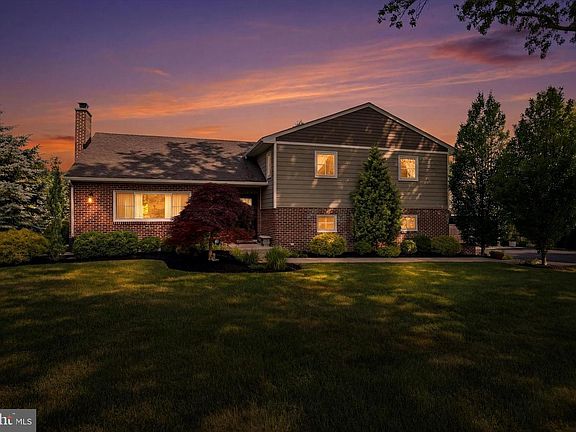 4th image of 1317 Dell Rd