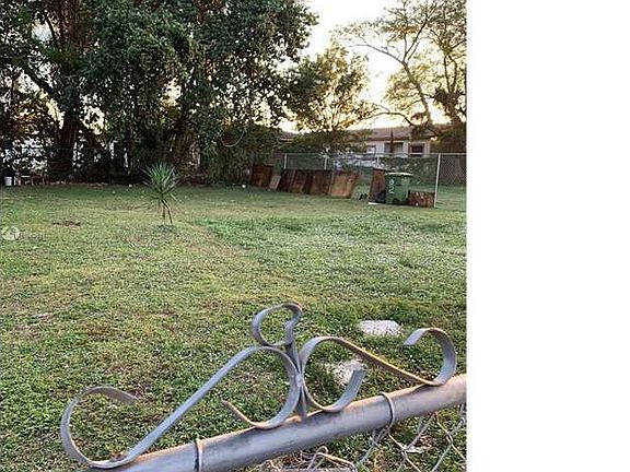 4th image of 2468 NW 21st St