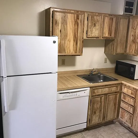 8350 Greensboro Dr #402 — Photo 2