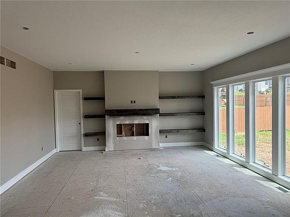 4th image of 8713 N Cypress Ct