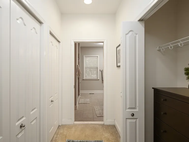 1718 Mount Pleasant Ave — Photo 6