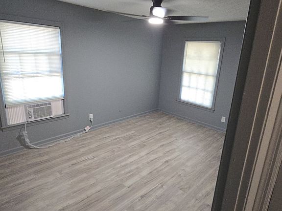 4th image of 937 Diggs Ave