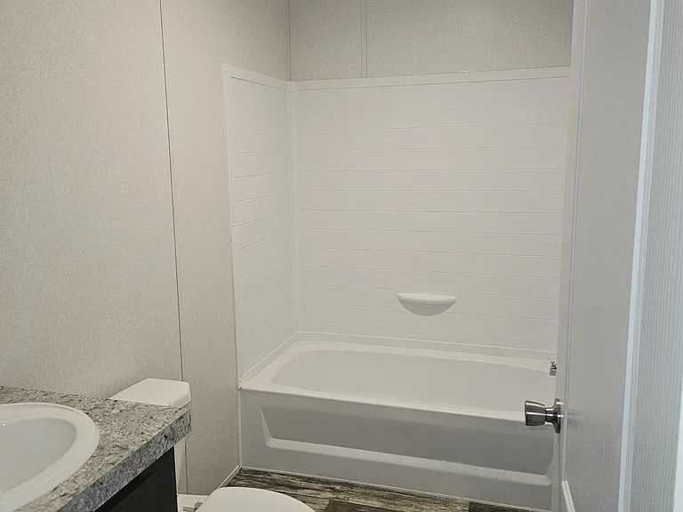 200 W Hawthorne St #32 — Photo 5