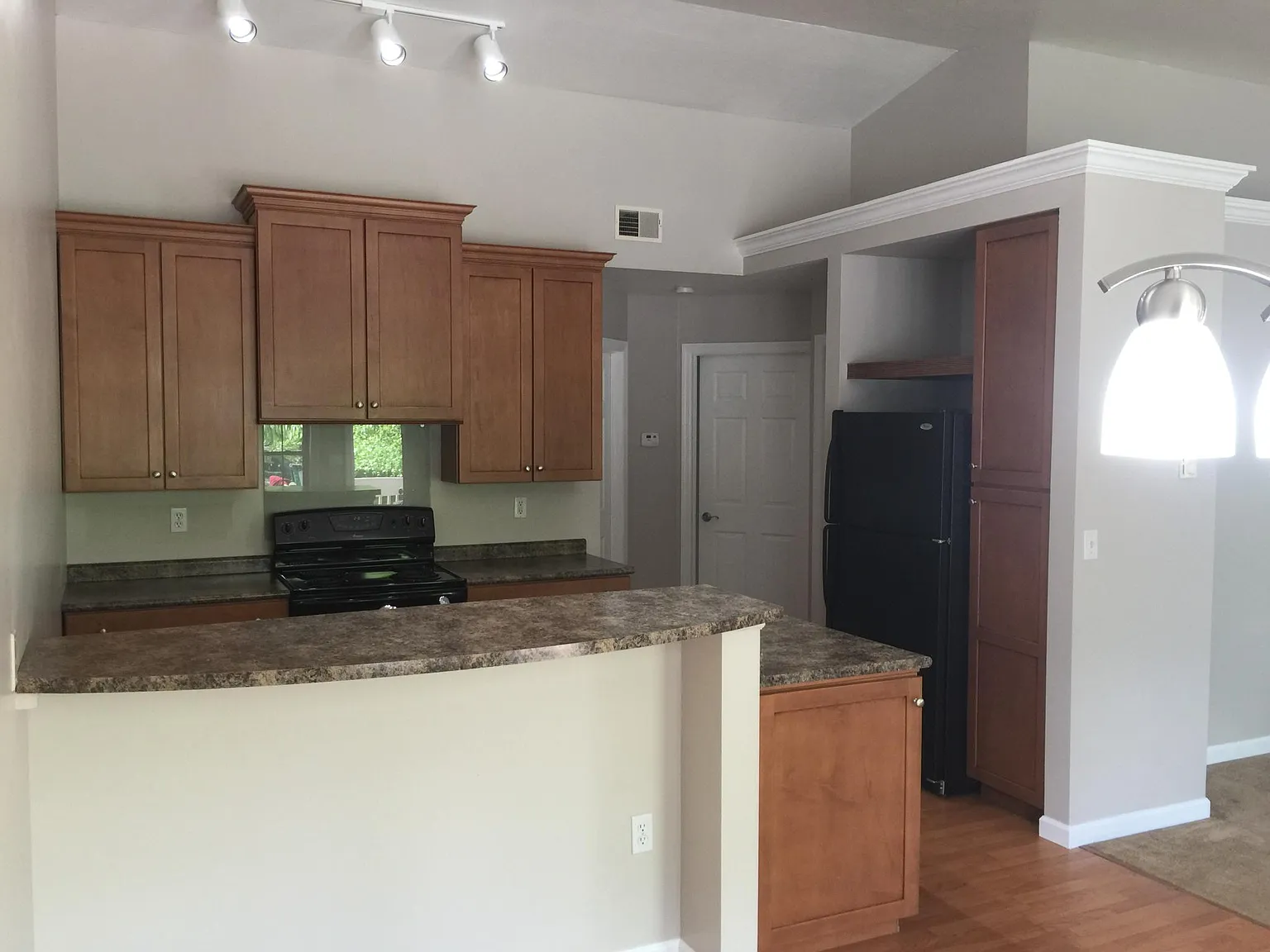 2 bed, 936 sqft, $1,075 — Photo 3