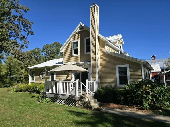 N2784 9th Ave, Hancock, WI 54943