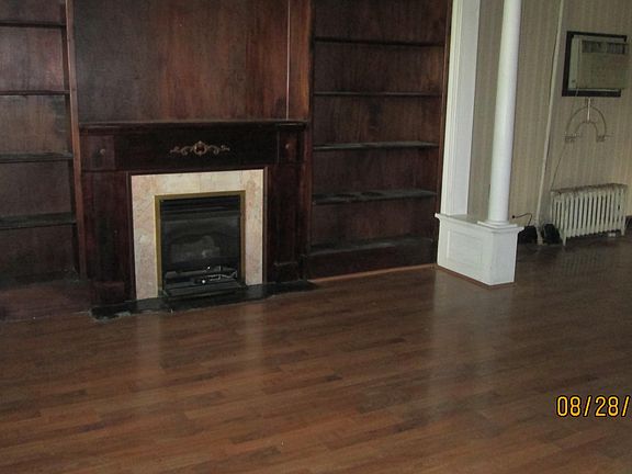 5th image of 2621 S Main St