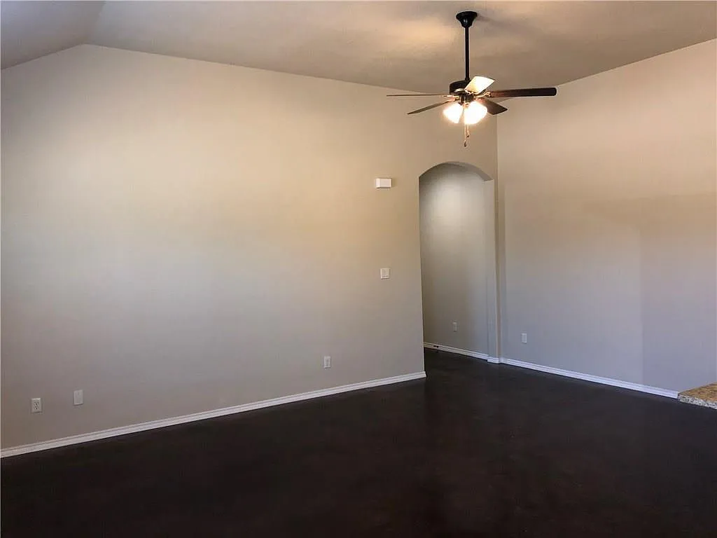 3 bed, 2.0 bath, 1372 sqft, $1,675 — Photo 4