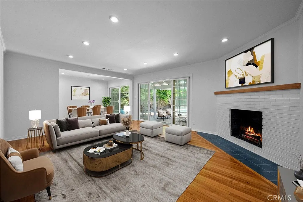 3 bed, 1983 sqft, $8,000 — Photo 2