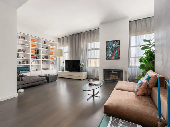 529 West 42nd Street 6S image 2 of 15