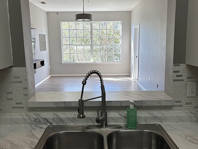 10550 Baymeadows Rd — Photo 12