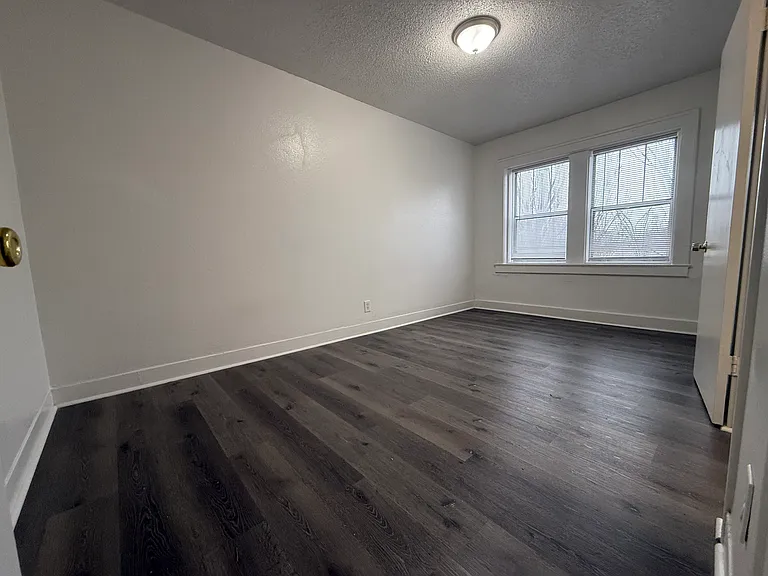 Stonewall Court Apts — Photo 9