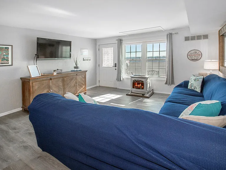 1101 E Brigantine Ave #4 — Photo 2