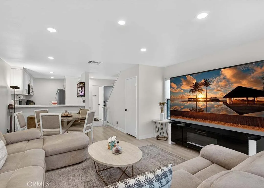 2 bed, 1.5 bath, 952 sqft, $3,400 — Photo 3