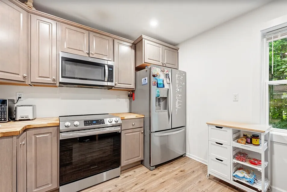 4 bed, 2.5 bath, 2128 sqft, $3,400 — Photo 1