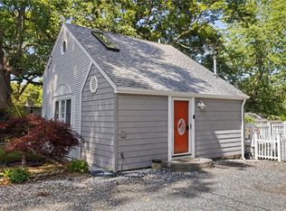 11 N Shore St, Warwick, RI 02889