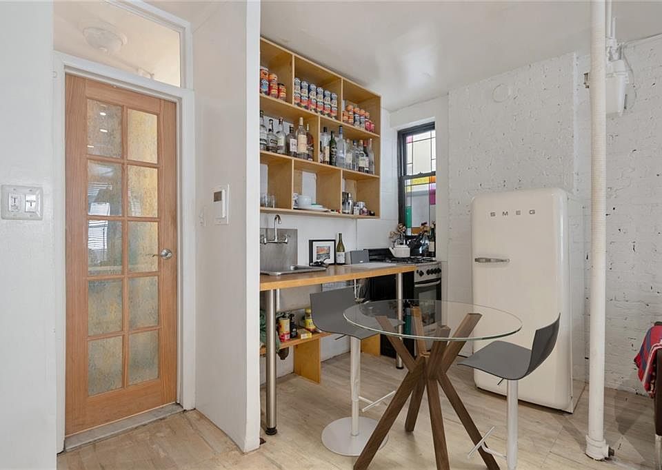 1st image of 55 Avenue 12