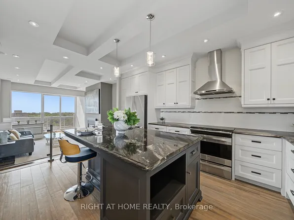 20 Speers Rd #1206, Oakville, ON L6K 3R5